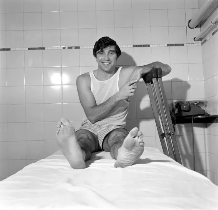 Framed Print : Injured player Johnny Quinn of Rotherham FC exercisingin the treatment room as he Framed Print : Injured player Johnny Quinn of Rotherham FC exercisingin the treatment room as he