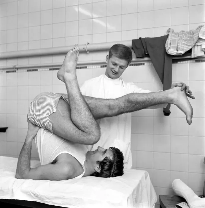 Framed Print : Injured player Johnny Quinn of Rotherham FC exercisingin the treatment room as he
