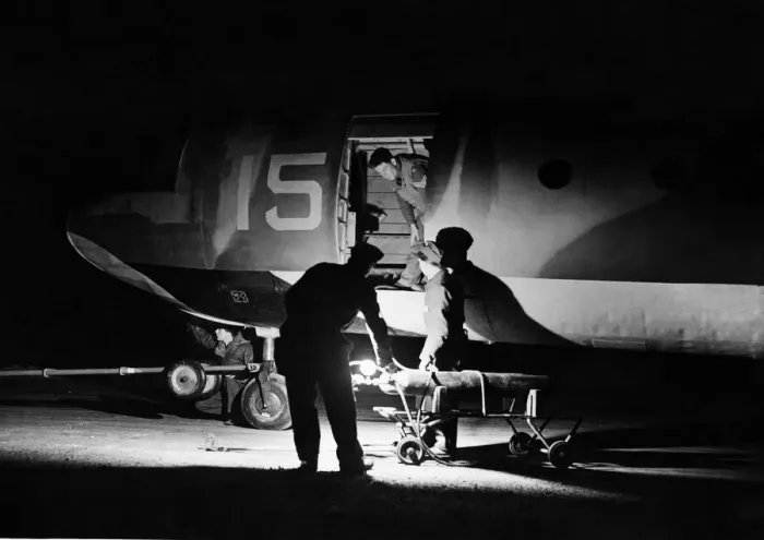 Framed Print : Intensive training received by pilots at an R. A. F Brize Norton where glider training is Framed Print : Intensive training received by pilots at an R. A. F Brize Norton where glider training is