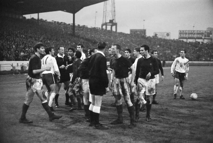 Framed Print : Inter Cities Fairs Cup Semi Final Second Leg match at Stamford Bridge Framed Print : Inter Cities Fairs Cup Semi Final Second Leg match at Stamford Bridge