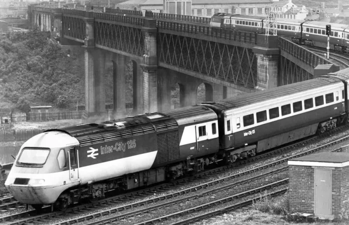 Framed Print : An Inter-City 125 arriving at Newcastle on 6th July 1984 over the King Edward Bridge