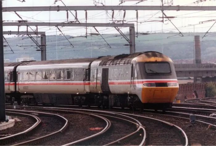 Framed Print : An Inter-City 125 coming into Newcastle Central Station on 1st July 1995 Framed Print : An Inter-City 125 coming into Newcastle Central Station on 1st July 1995