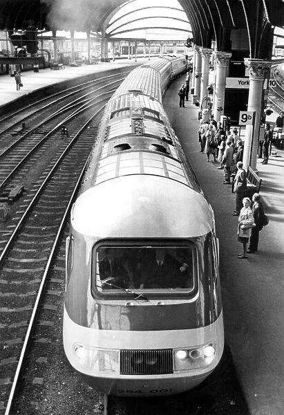 The Inter-City 125 High Speed train at York Station on 8th September 1977