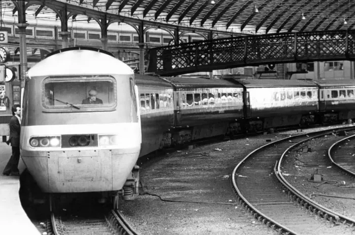 Framed Print : An Inter-City 125 leaving Newcastle Central Station on 3rd July 1982