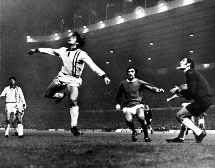 Framed Print : Intercontinental Up Second Leg match at Old Trafford. Manchester United 1 v Framed Print : Intercontinental Up Second Leg match at Old Trafford. Manchester United 1 v