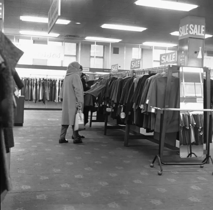 Framed Print : Interior of the Co-Op shop on Oxford Street, London, 6th January 1962 Framed Print : Interior of the Co-Op shop on Oxford Street, London, 6th January 1962