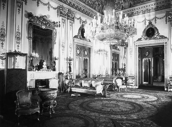 Interior view of Buckingham Palace showing the White Drawing Room, circa 1960