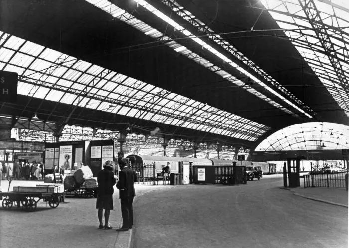 Framed Print : Interior view of Central station in central Liverpool. 30th March 1965