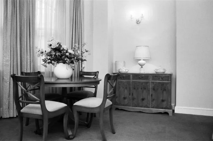 Framed Print : Interior view of a flat, showing the living room area. 29th October 1986 Framed Print : Interior view of a flat, showing the living room area. 29th October 1986