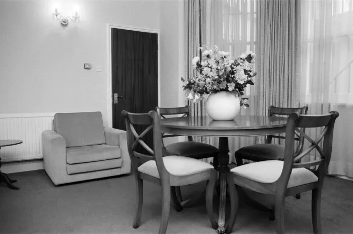 Framed Print : Interior view of a flat, showing the living room area. 29th October 1986 Framed Print : Interior view of a flat, showing the living room area. 29th October 1986