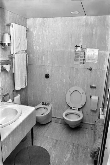 Framed Print : Interior view showing one of the cabin bathrooms aboard the luxury passenger liner QE2