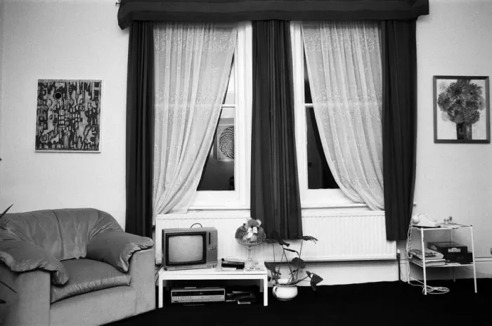 Framed Print : Interior views of accommodation in Clapham, London. Pictured, views of the lounge Framed Print : Interior views of accommodation in Clapham, London. Pictured, views of the lounge