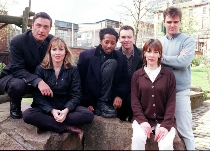Framed Print : Invasion Earth Photocall April 1998 - pic shows L to R Vincent Regan Maggie O neill Framed Print : Invasion Earth Photocall April 1998 - pic shows L to R Vincent Regan Maggie O neill