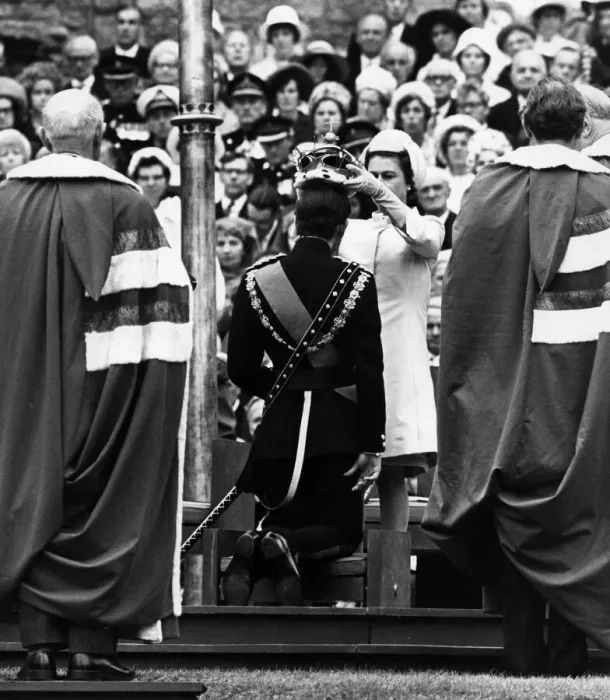 Framed Print : The Investiture of Prince Charles at Caernarfon Castle. HRH Queen Elizabeth II places Framed Print : The Investiture of Prince Charles at Caernarfon Castle. HRH Queen Elizabeth II places