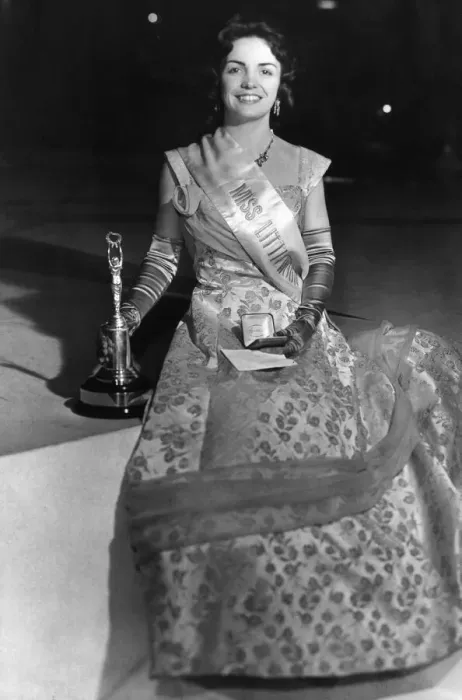 Framed Print : Irene Hogan, aged 20 years old, from Liverpool, is crowned Miss Littlewood 1960 Framed Print : Irene Hogan, aged 20 years old, from Liverpool, is crowned Miss Littlewood 1960