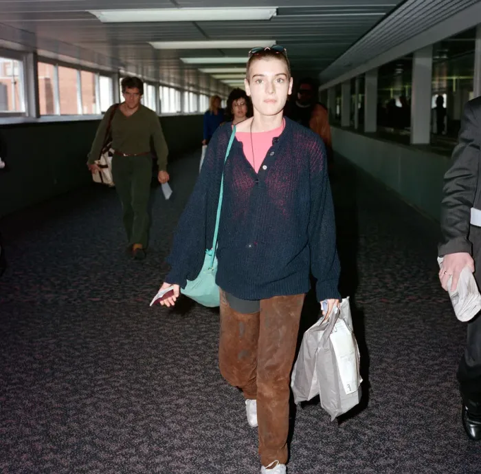 Framed Print : Irish singer Sinead O Connor arriving at Heathrow Airport from Los Angeles Framed Print : Irish singer Sinead O Connor arriving at Heathrow Airport from Los Angeles