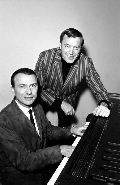 Irish songwriter Val Doonican and Bruce Clarke at the piano. 26th November 1968
