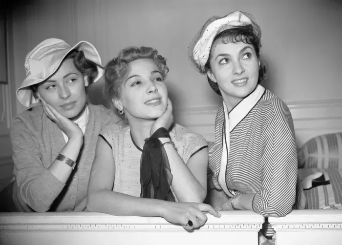 Framed Print : Italian Actresses in the UK to attend the 1952 Italian Film Festival Framed Print : Italian Actresses in the UK to attend the 1952 Italian Film Festival