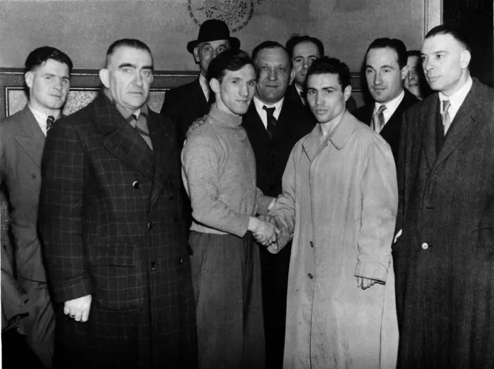 Framed Print : Italian bantamweight boxer Carrado Conti arrives in the UK to fight Jackie Paterson Framed Print : Italian bantamweight boxer Carrado Conti arrives in the UK to fight Jackie Paterson