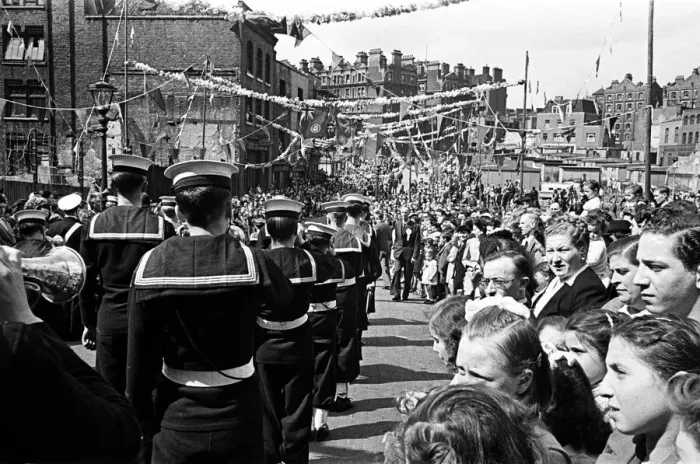 Framed Print : Italian Parade in Little Italy honouring Our Lady of Mount Carmel, Clerkenwell Framed Print : Italian Parade in Little Italy honouring Our Lady of Mount Carmel, Clerkenwell