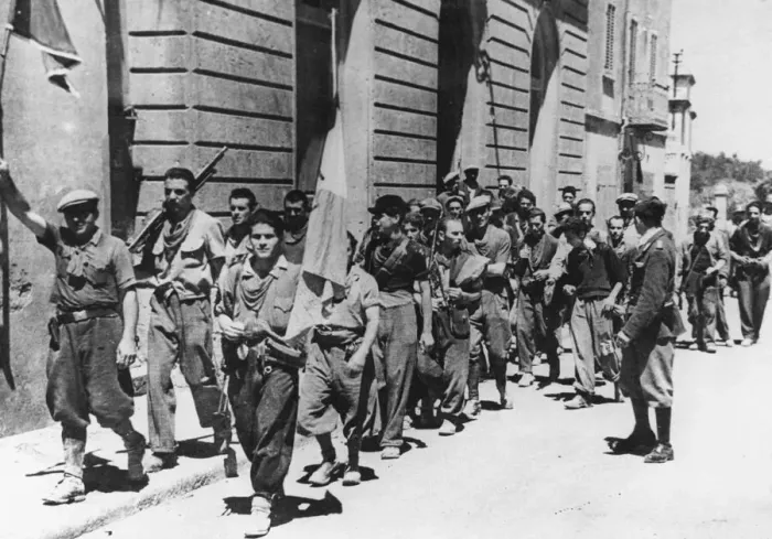 Framed Print : Italian partisans working with the Allied armies in Pomerance, Italy Framed Print : Italian partisans working with the Allied armies in Pomerance, Italy