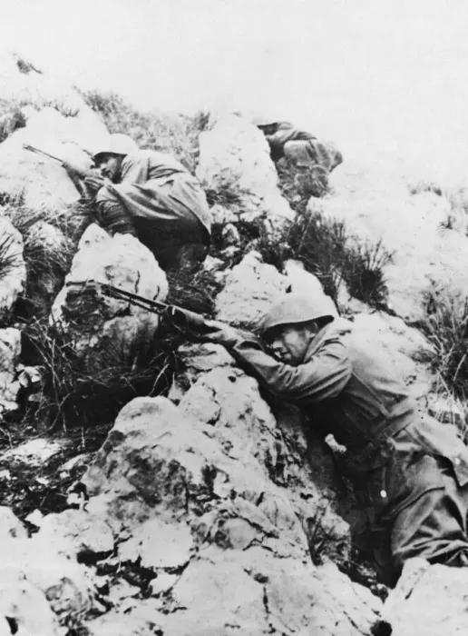 Framed Print : Italians in action with Allies on 5th army front among the rocks of Mt Framed Print : Italians in action with Allies on 5th army front among the rocks of Mt