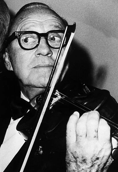 Jack Benny American comedian playing violin January 1971 A©mirrorpix