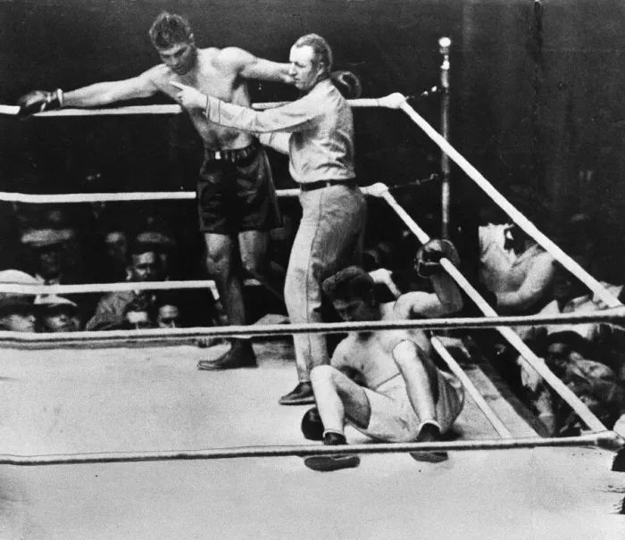 Framed Print : Jack Dempsey (on ropes) v Gene Tunney, World Heavyweight Championship