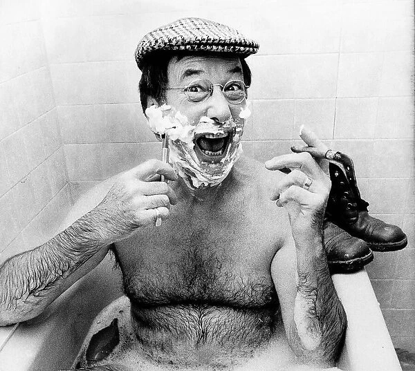 Jack Douglas Comedian on shaving A©mirrorpix