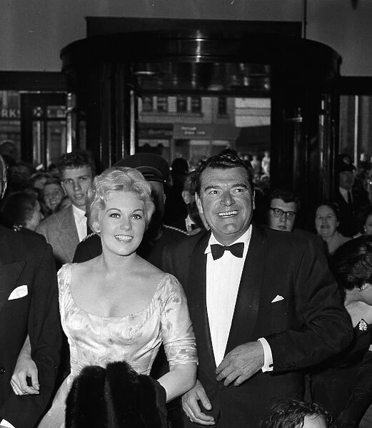 Jack Hawkins and Kim Novak at the premiere of the film The Life Story of Eddie Duchin at