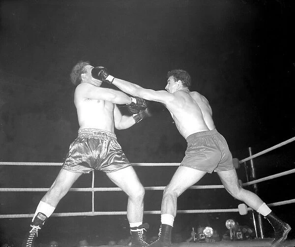 Jack Hobbs (L) v Johnny Williams September 1954 1950s Boxing in Harringay