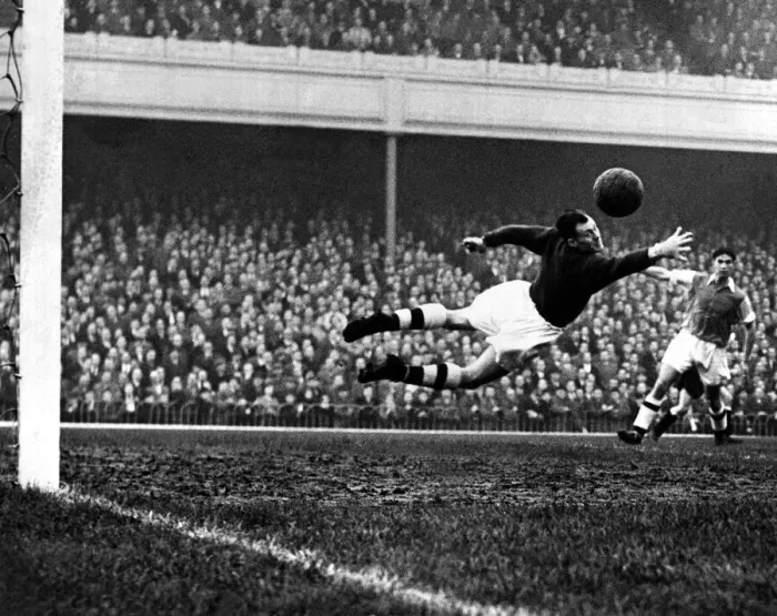Framed Print : Jack Kelsey (Goalkeeper) Football Player of Arsenal - diving to save a shot during