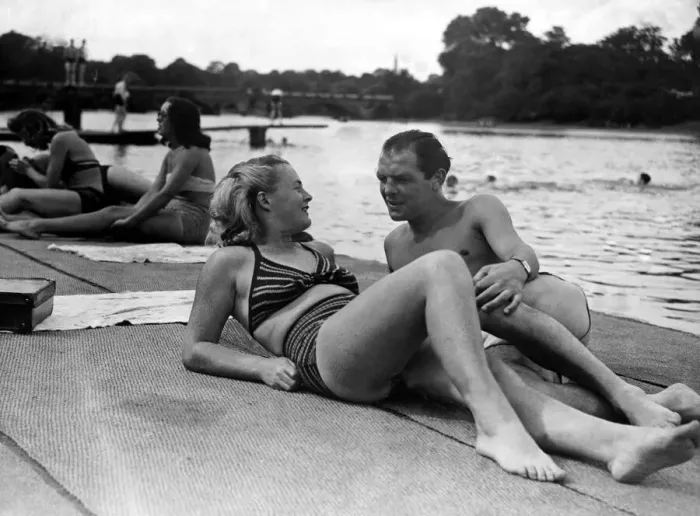 Framed Print : Jack The Kid Berg and his wife sun bathing in Hyde Park by the Serpentine Framed Print : Jack The Kid Berg and his wife sun bathing in Hyde Park by the Serpentine