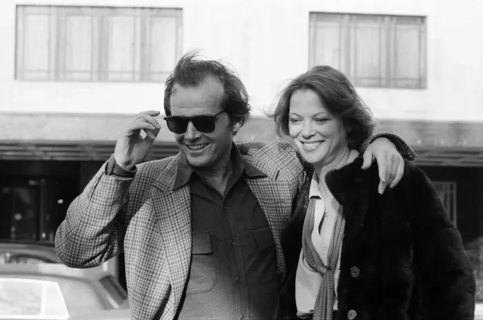 Framed Print : Jack Nicholson and Louise Fletcher pose for photographers outside The Dorchester Hotel to Framed Print : Jack Nicholson and Louise Fletcher pose for photographers outside The Dorchester Hotel to