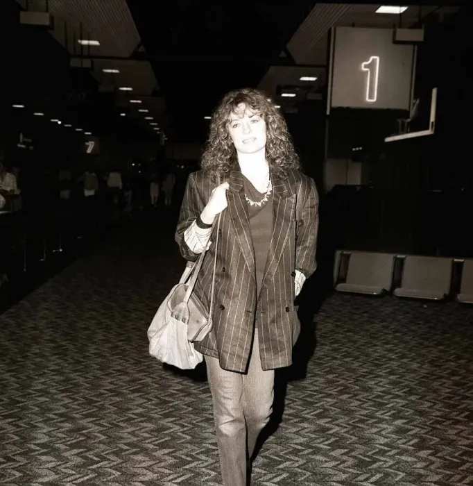Framed Print : Jacqueline Bisset actress arrives at Heathrow Airport, July 1987 Framed Print : Jacqueline Bisset actress arrives at Heathrow Airport, July 1987