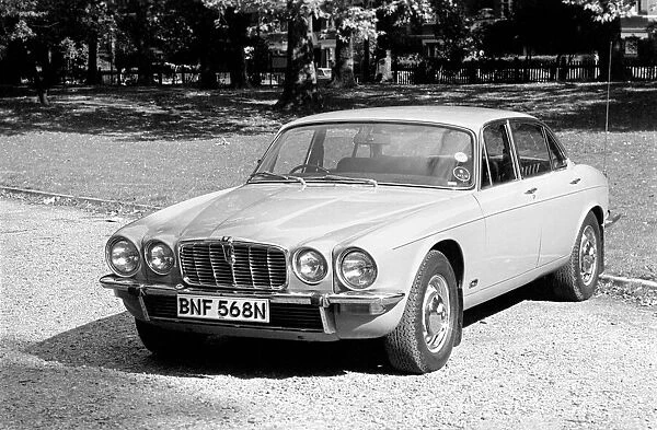 Jaguar Car. 1973 Rev3440