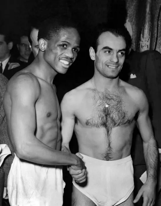 Framed Print : Jake Tuli (former Empire Flyweight Champion) on left and Nazzarena Gianelli (Italy Framed Print : Jake Tuli (former Empire Flyweight Champion) on left and Nazzarena Gianelli (Italy
