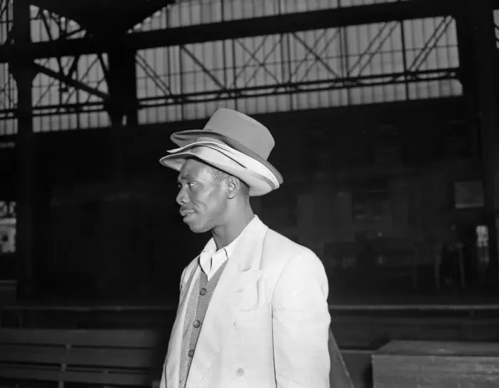 Framed Print : Jamaican emigrants arriving at Waterloo Station 22nd September 1954 A train load of Framed Print : Jamaican emigrants arriving at Waterloo Station 22nd September 1954 A train load of