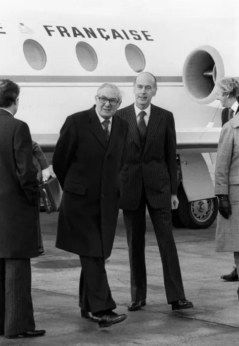 Framed Print : James Callaghan Dec 1977 meets The French President Giscard d
