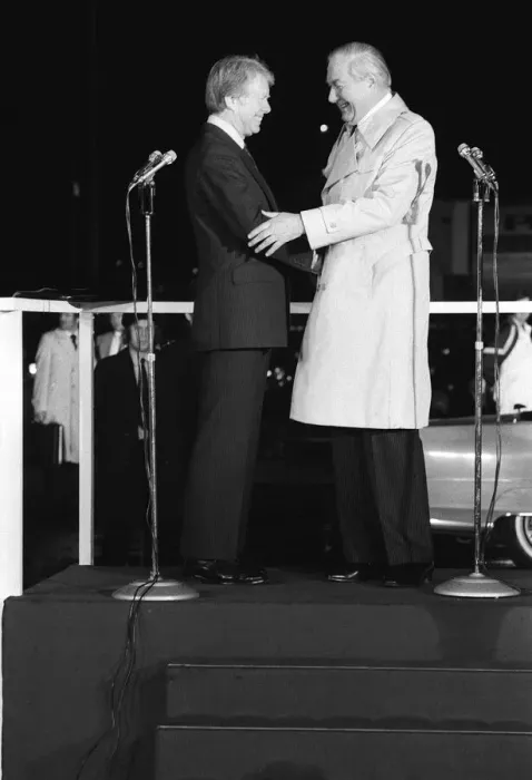 Framed Print : James Callaghan May 1977 with President Jimmy Carter at London Airport