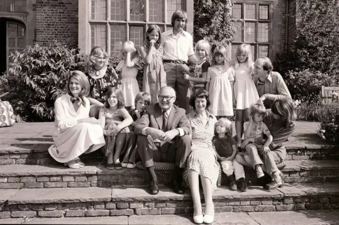 Framed Print : James Callaghan Prime Minister - July 1978 relaxes at Chequers with wife on their Framed Print : James Callaghan Prime Minister - July 1978 relaxes at Chequers with wife on their