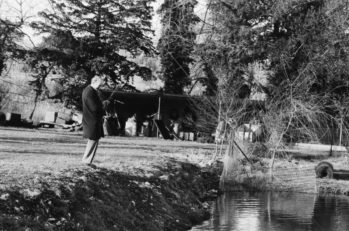 Framed Print : James Pettigrew, trout farming at Avington Trout Farm, in Itchen Abbas Framed Print : James Pettigrew, trout farming at Avington Trout Farm, in Itchen Abbas