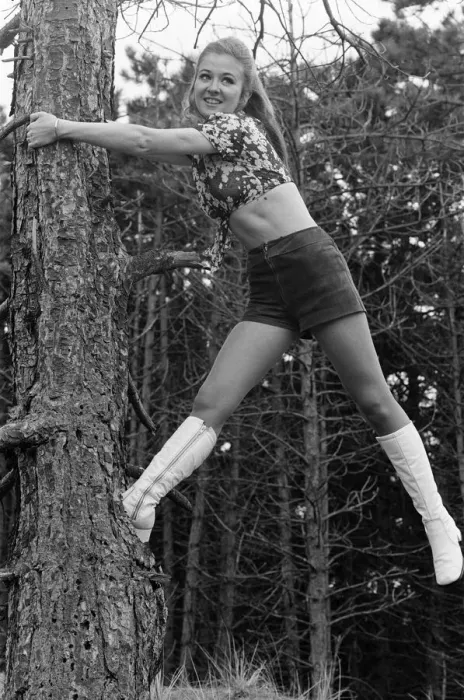 Framed Print : Jane Bell, model aged 22 years old, from Liverpool, 21st May 1971