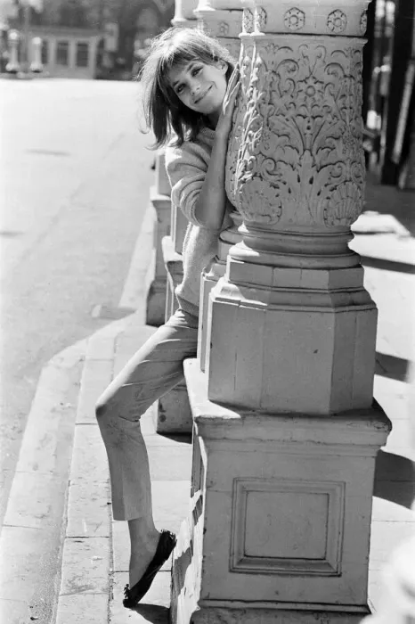 Framed Print : Jane Birkin, English actress currently starring in Graham Greene play, Carving a Statue Framed Print : Jane Birkin, English actress currently starring in Graham Greene play, Carving a Statue