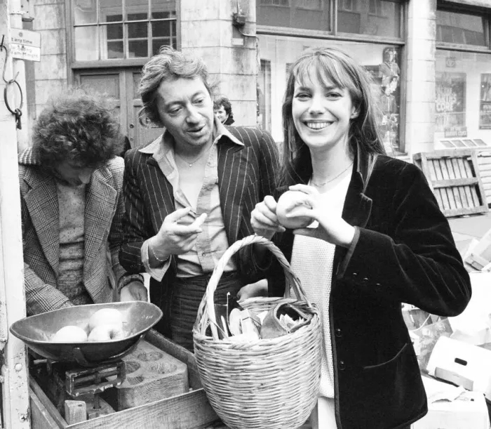 Framed Print : Jane Birkin and husband Serge Gainsbourg, pictured shopping in Berwick Street market Framed Print : Jane Birkin and husband Serge Gainsbourg, pictured shopping in Berwick Street market