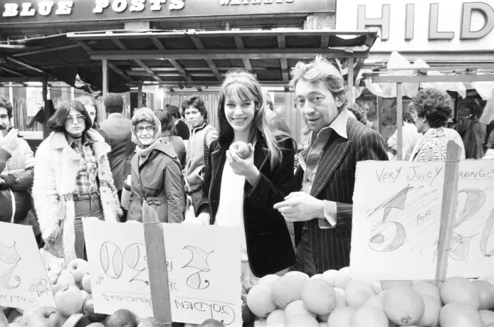 Framed Print : Jane Birkin and husband Serge Gainsbourg, pictured shopping in Berwick Street market Framed Print : Jane Birkin and husband Serge Gainsbourg, pictured shopping in Berwick Street market