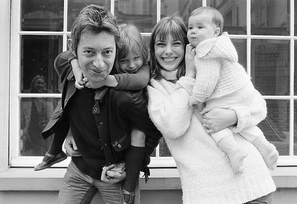 Jane Birkin & Serge Gainsbourg with family, Kate Barry (from Jane