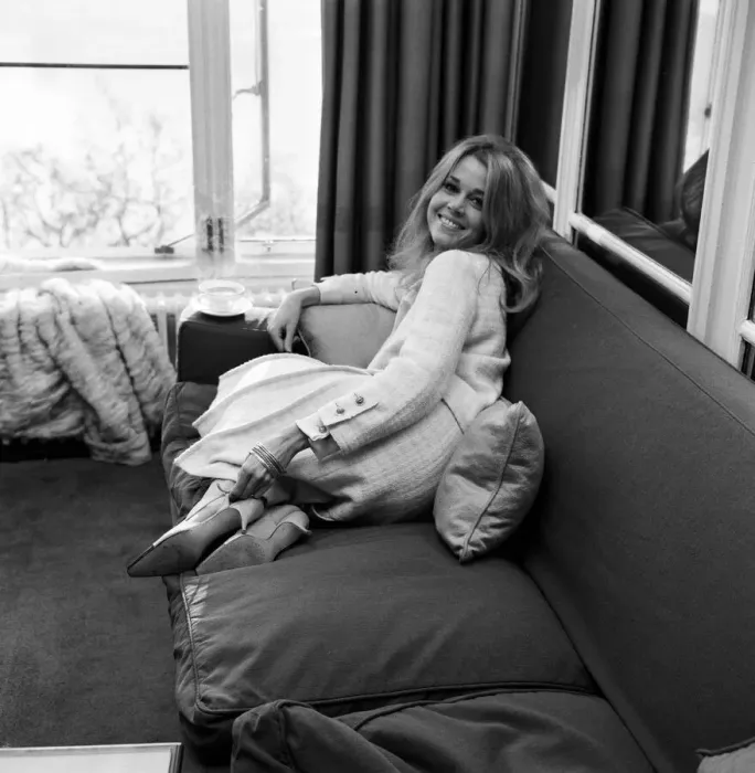 Framed Print : Jane Fonda, American actress, in the UK to promote her starring role in new film Circle Framed Print : Jane Fonda, American actress, in the UK to promote her starring role in new film Circle