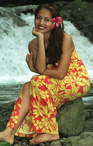 Jane Moe wearing traditional bathing Sarong January 1999 in the island of Samoa