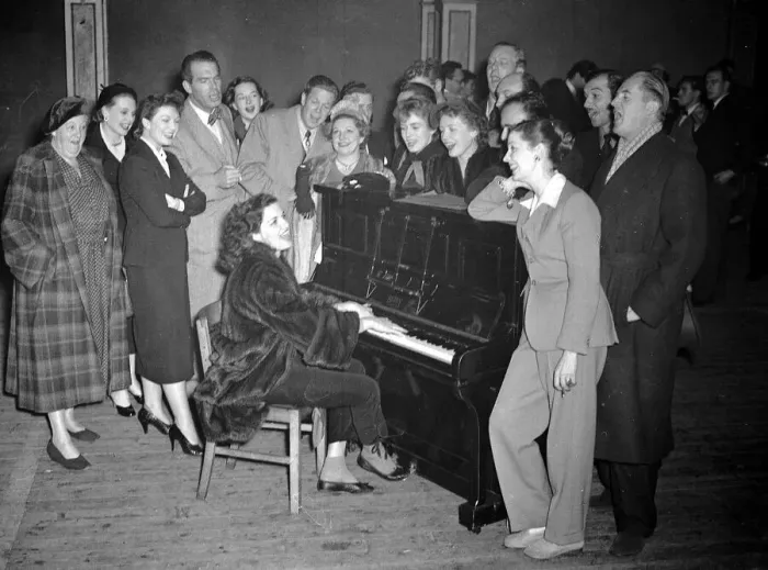 Framed Print : Jane Russell Nov 1951 plays the piano with Bert Lancaster and Fred McMurray Framed Print : Jane Russell Nov 1951 plays the piano with Bert Lancaster and Fred McMurray